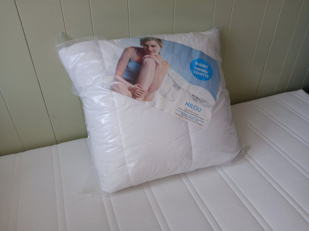 Dekbed van 200 x 200 cm nieuw in verpakking, Wit, Overige materialen, Ophalen of Verzenden, Deken of Dekbed