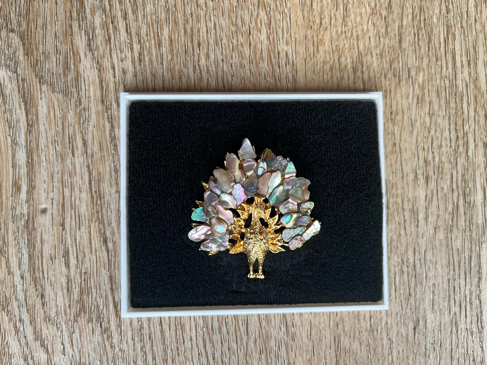 Vergulde Pauw Parelmoer Clip - Vintage Uniek Sieraad, 4 tot 7 cm, Ophalen of Verzenden, Zo goed als nieuw, Met parel