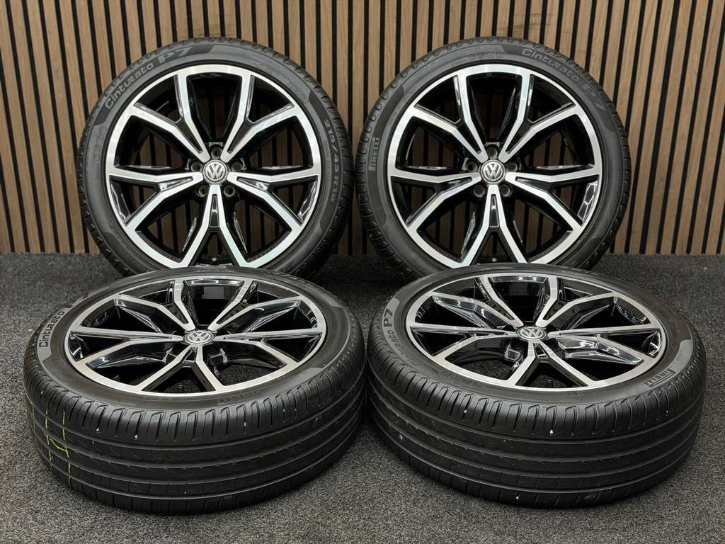 Originele 18 inch VW T-Cross Taigo Köln 5x100 ET39 Pirelli, Auto-onderdelen, Banden en Velgen, Ophalen, 18 inch, 215 mm, .