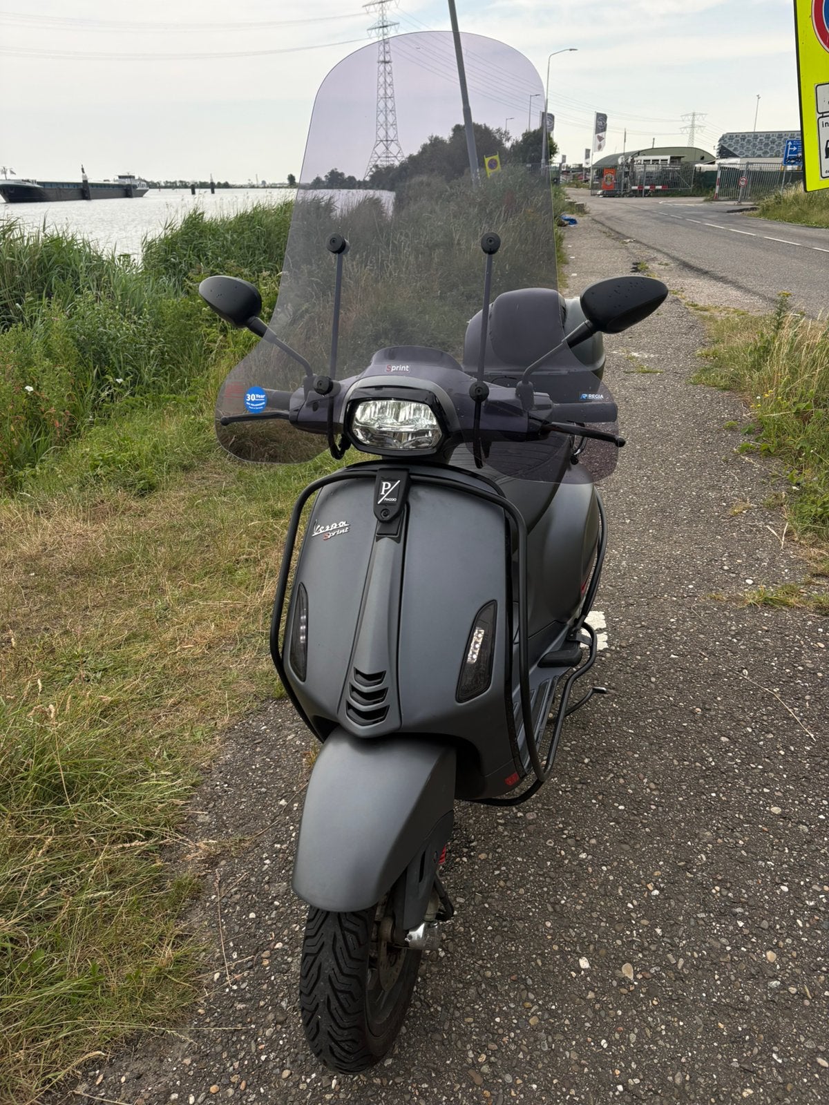 Vespa Sprint Matgrijs 50cc - 2020 - Zeer nette staat, Fietsen en Brommers, Scooters | Vespa, Ophalen, Maximaal 45 km/u, Vespa S