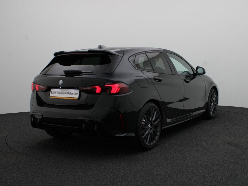 BMW 1 Serie 120 M Sportpakket Pro | Premium Pakket | Stuurwi, Auto's, BMW, Stof, Lane Departure Warning, Met garantie (alle), Zwart