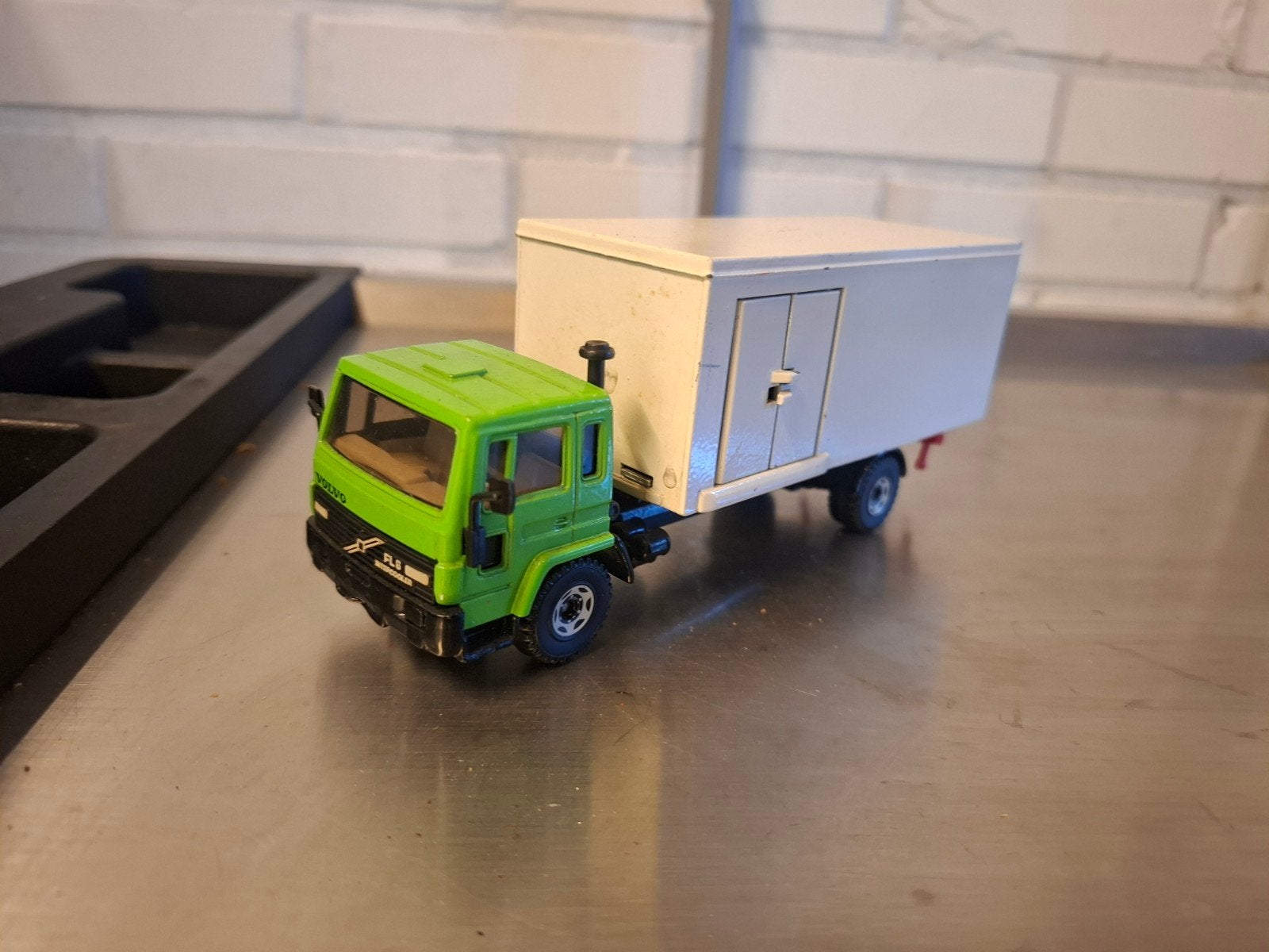 Siku Volvo FL6 Zweedse Promo Vrachtwagen, Hobby en Vrije tijd, Ophalen of Verzenden, Gebruikt