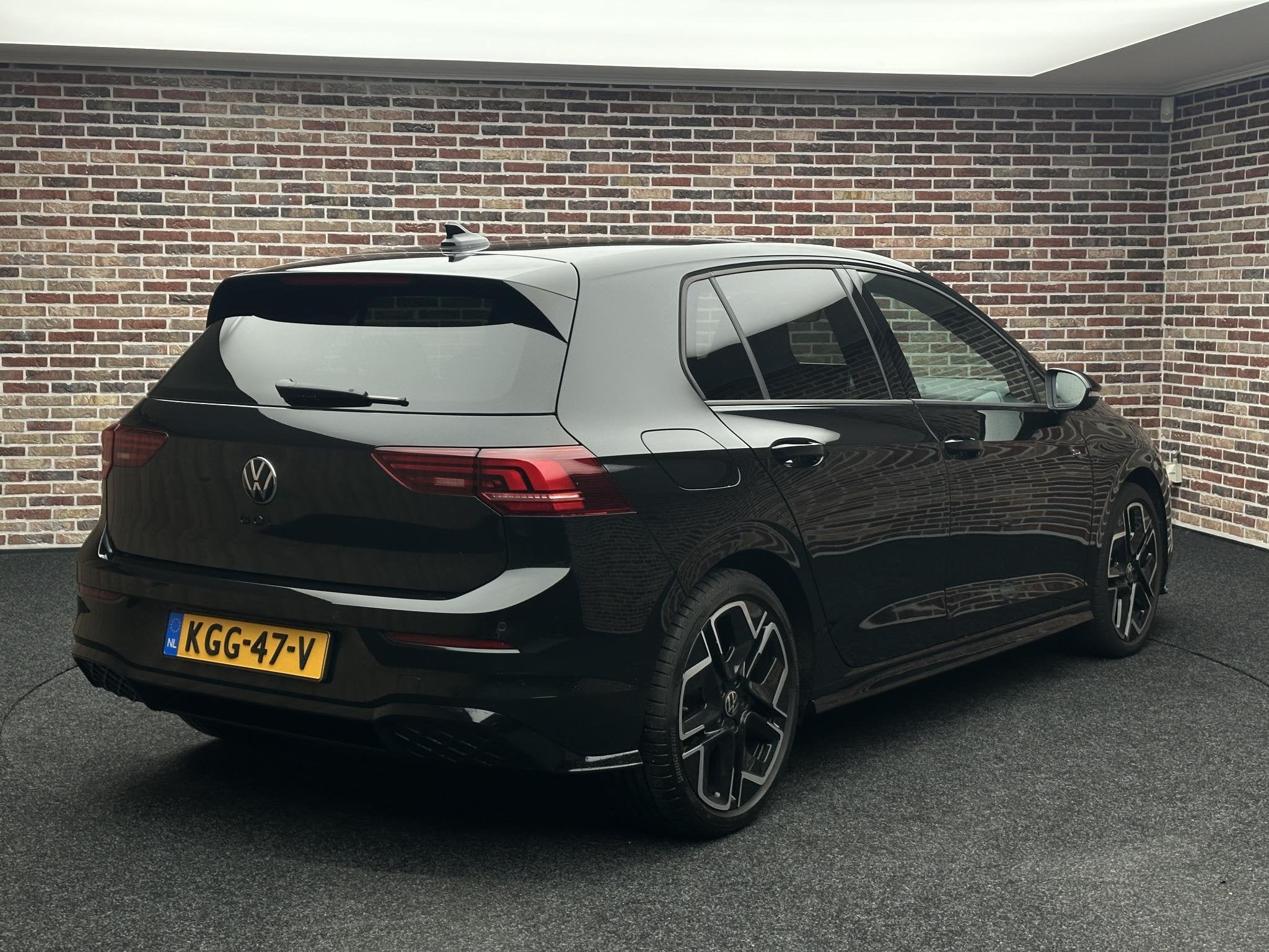 Volkswagen Golf 1.5 eTSI R-Line Edition Pano|Head up, Stof, 4 cilinders, 150 pk, Zwart