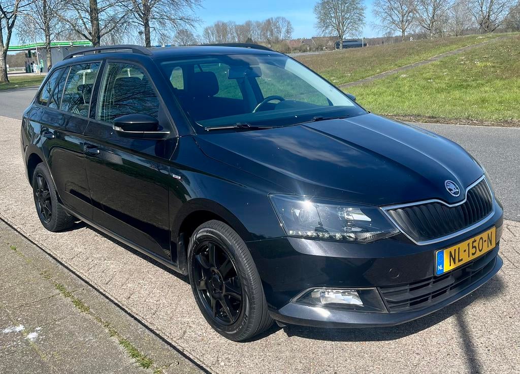 Skoda Fabia 1.2 TSI . DRIVE BLACK EDITION, Auto's, Stof, 40 €/maand, Zwart, 4 cilinders