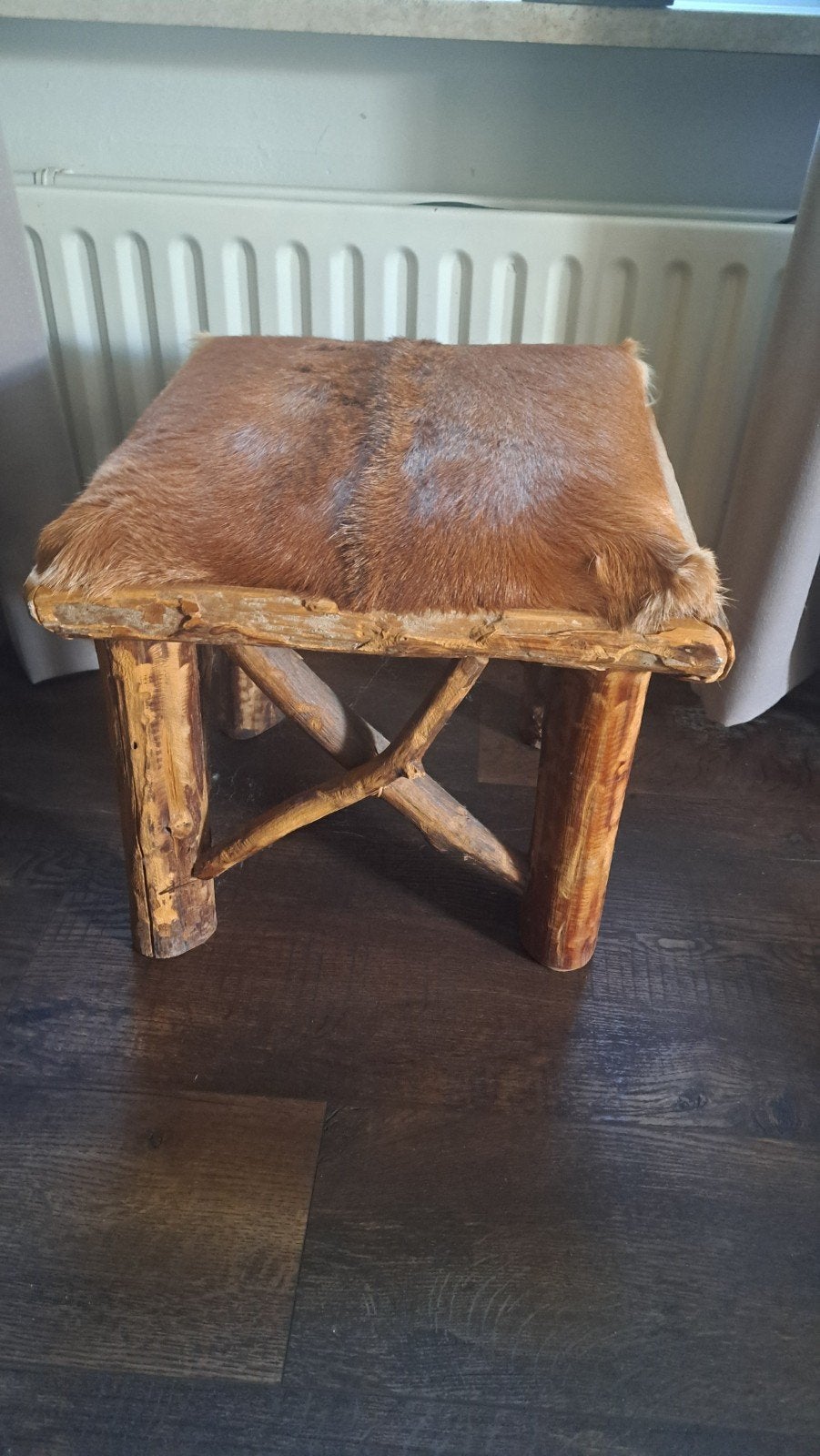 koeienhuid kruk, Ophalen, Zo goed als nieuw, Hout