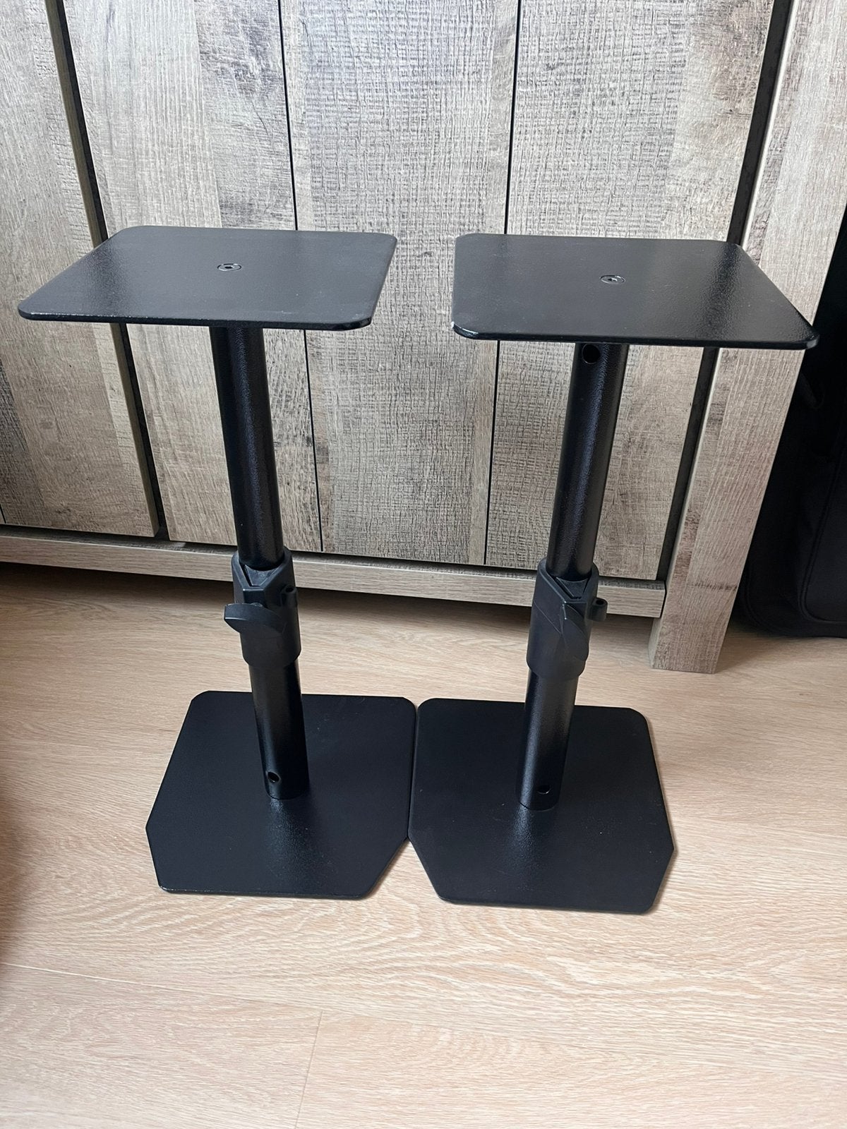Innox Monitor Stands voor op bureau, Ophalen, Zo goed als nieuw