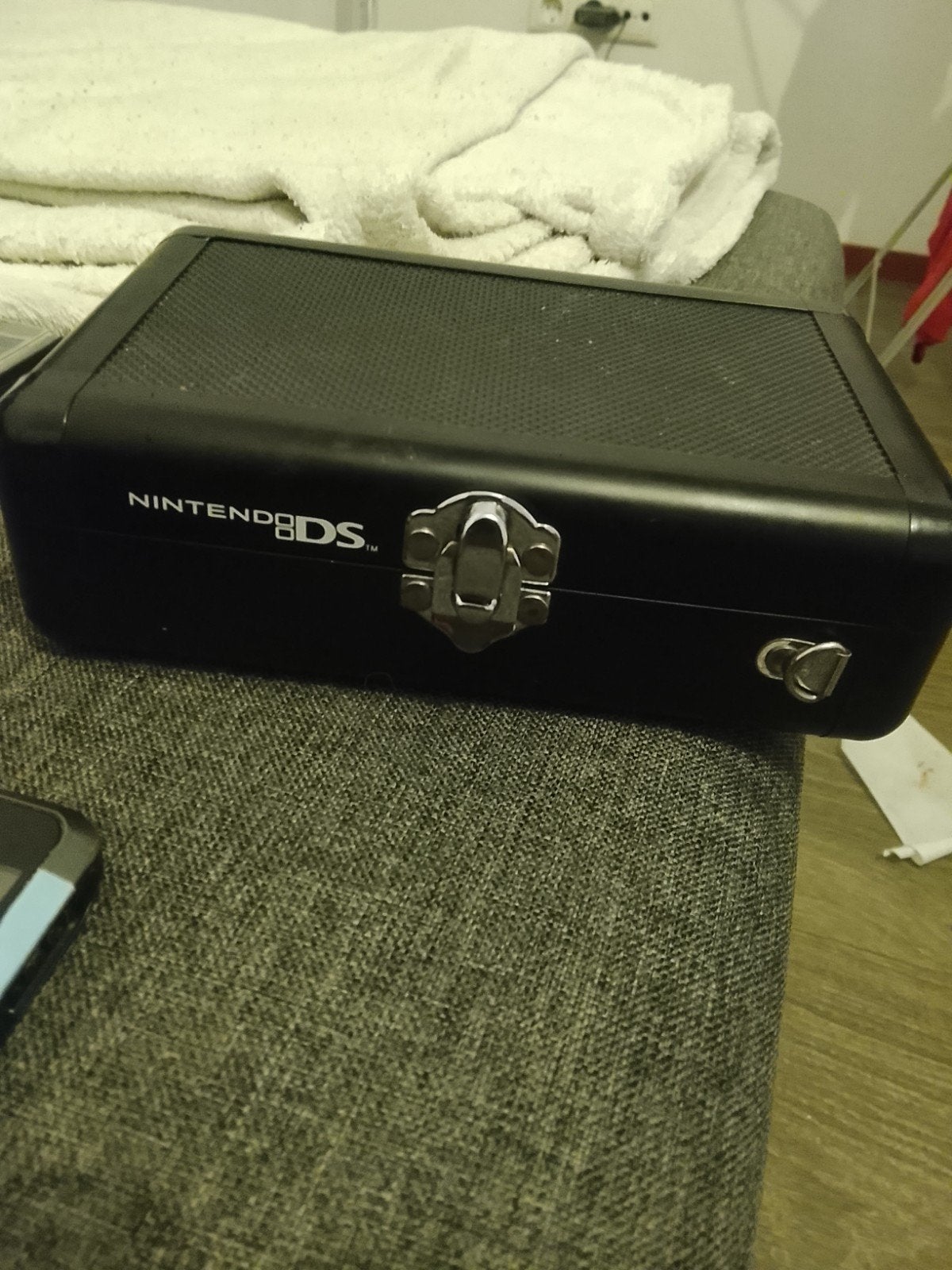 Nintendo DS Lite Rood met beschermhoes, Spelcomputers en Games, Gebruikt, Ophalen of Verzenden, DS Lite, Rood