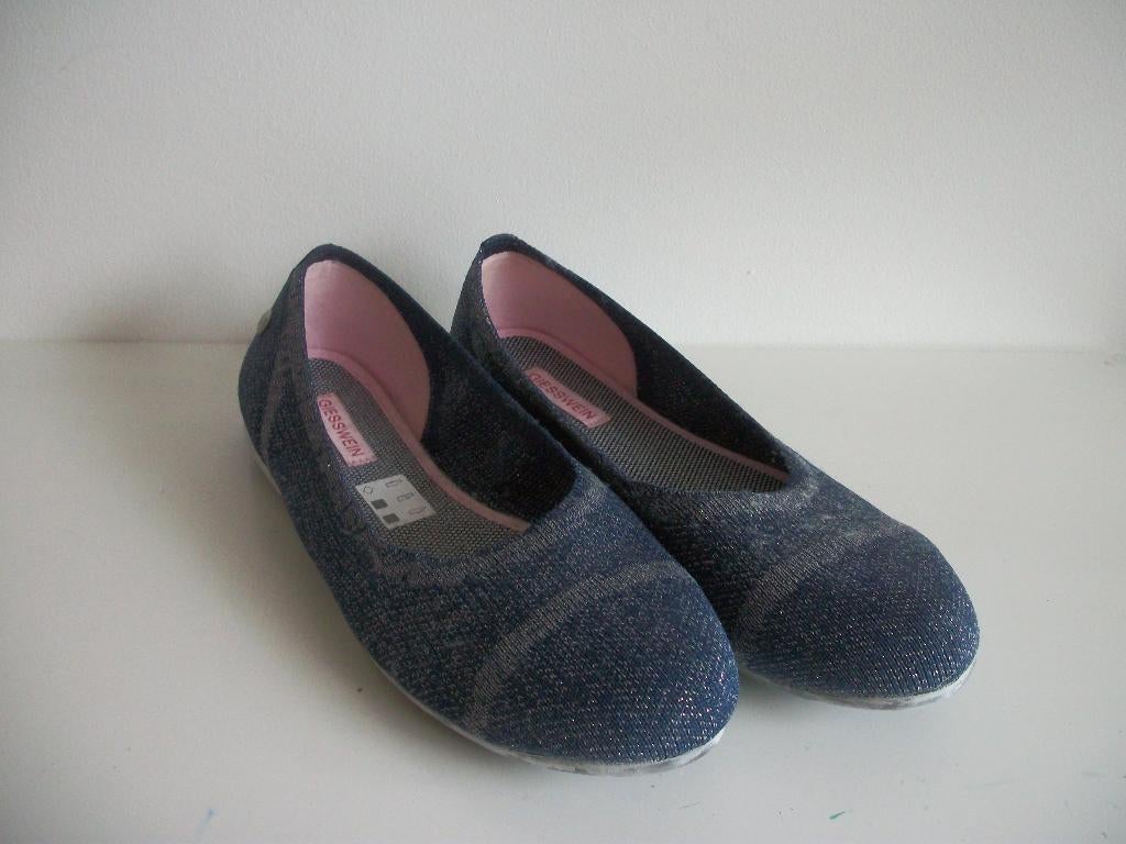 Muiltjes Schoenen zonder Hak - Giesswein 39 - Blauw - zgan, Blauw, Zo goed als nieuw, Giesswein, Sandalen of Muiltjes