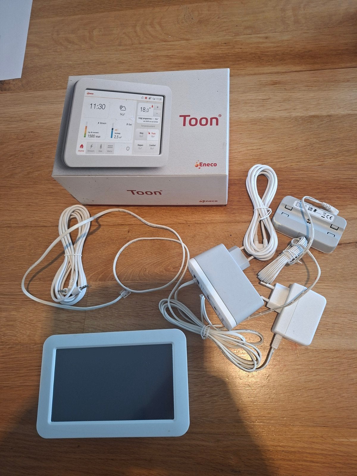 Toon slimme thermostaat met boekjes en doos, Ophalen of Verzenden, Slimme thermostaat, Zo goed als nieuw