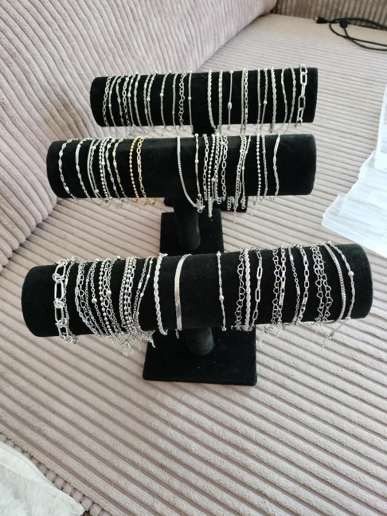 Partij nieuwe armbandjes met displays., Sieraden, Tassen en Uiterlijk, Armbanden, Ophalen of Verzenden, Nieuw, Overige kleuren