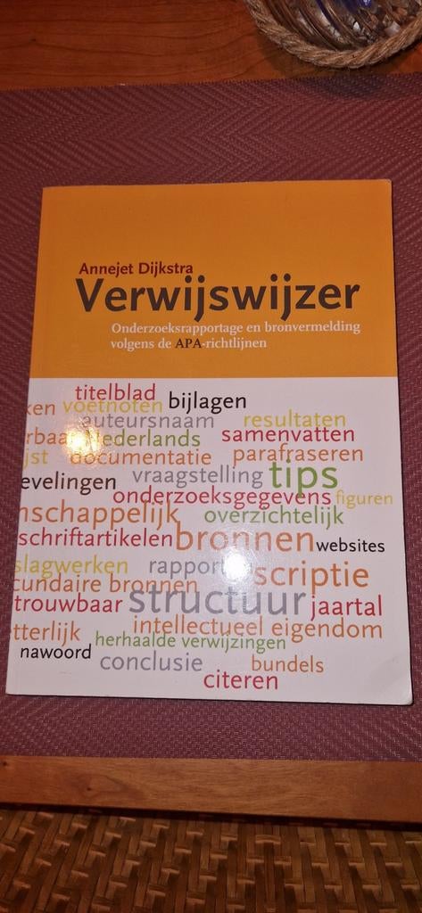 Annejet Dijkstra - Verwijswijzer, Ophalen of Verzenden, Zo goed als nieuw, Annejet Dijkstra