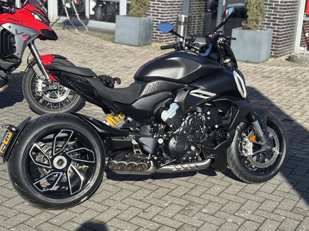 Ducati Diavel V4 | FULL AKRAPOVIČ | BTW | Dealer onderhouden, Motoren, Motoren | Ducati, Occasion, 4 cilinders, Motorrijbewijs A