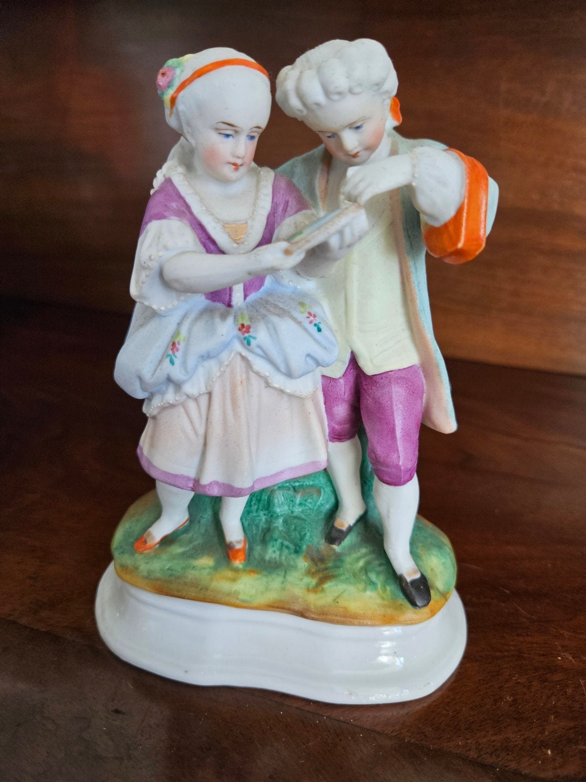 Antiek porseleinen beeldje: dansend paar, 17 cm, Antiek en Kunst, Ophalen of Verzenden