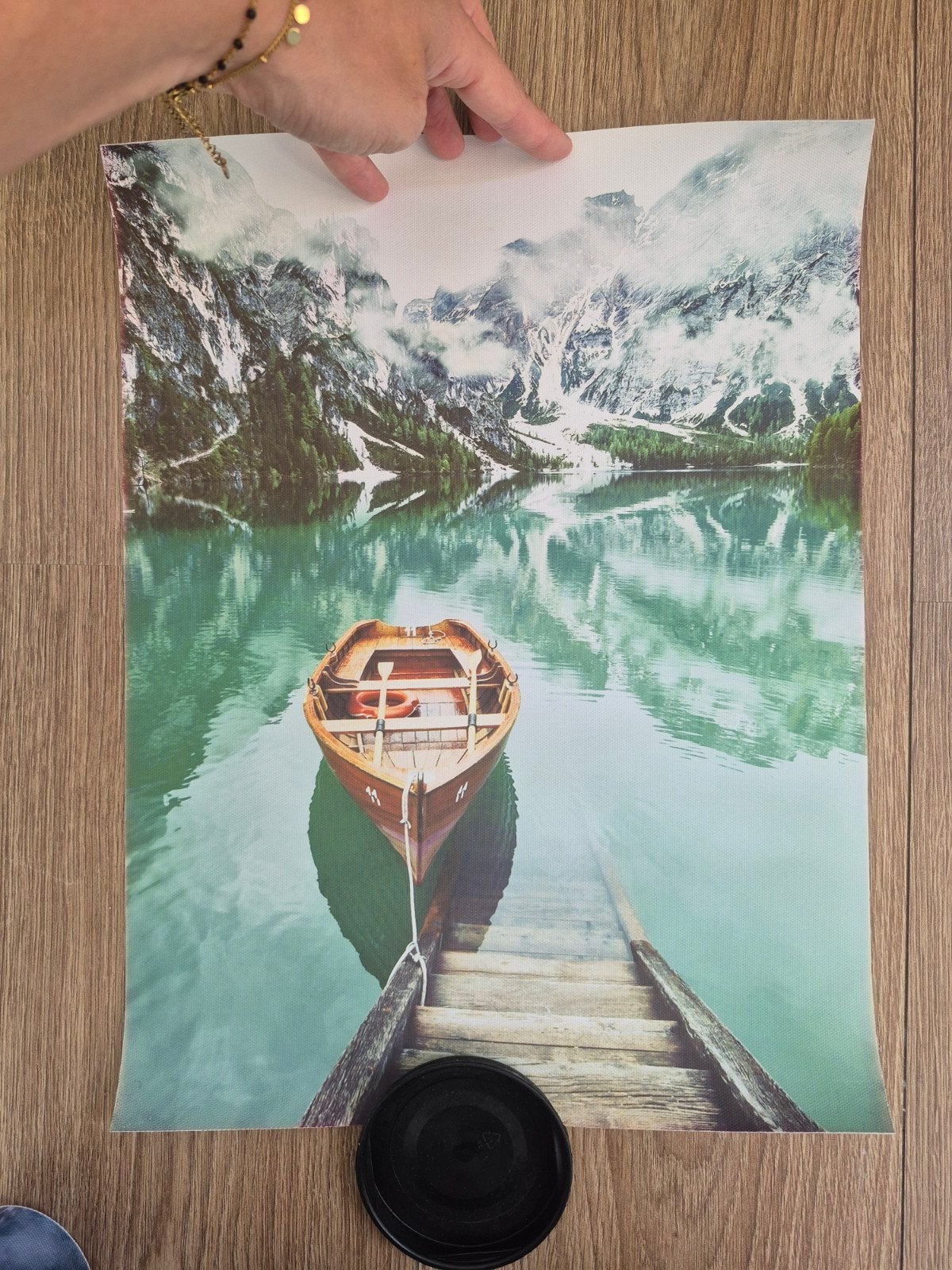 30x40 Flexibele Poster - Boot op Meer met Bergen, Ophalen of Verzenden