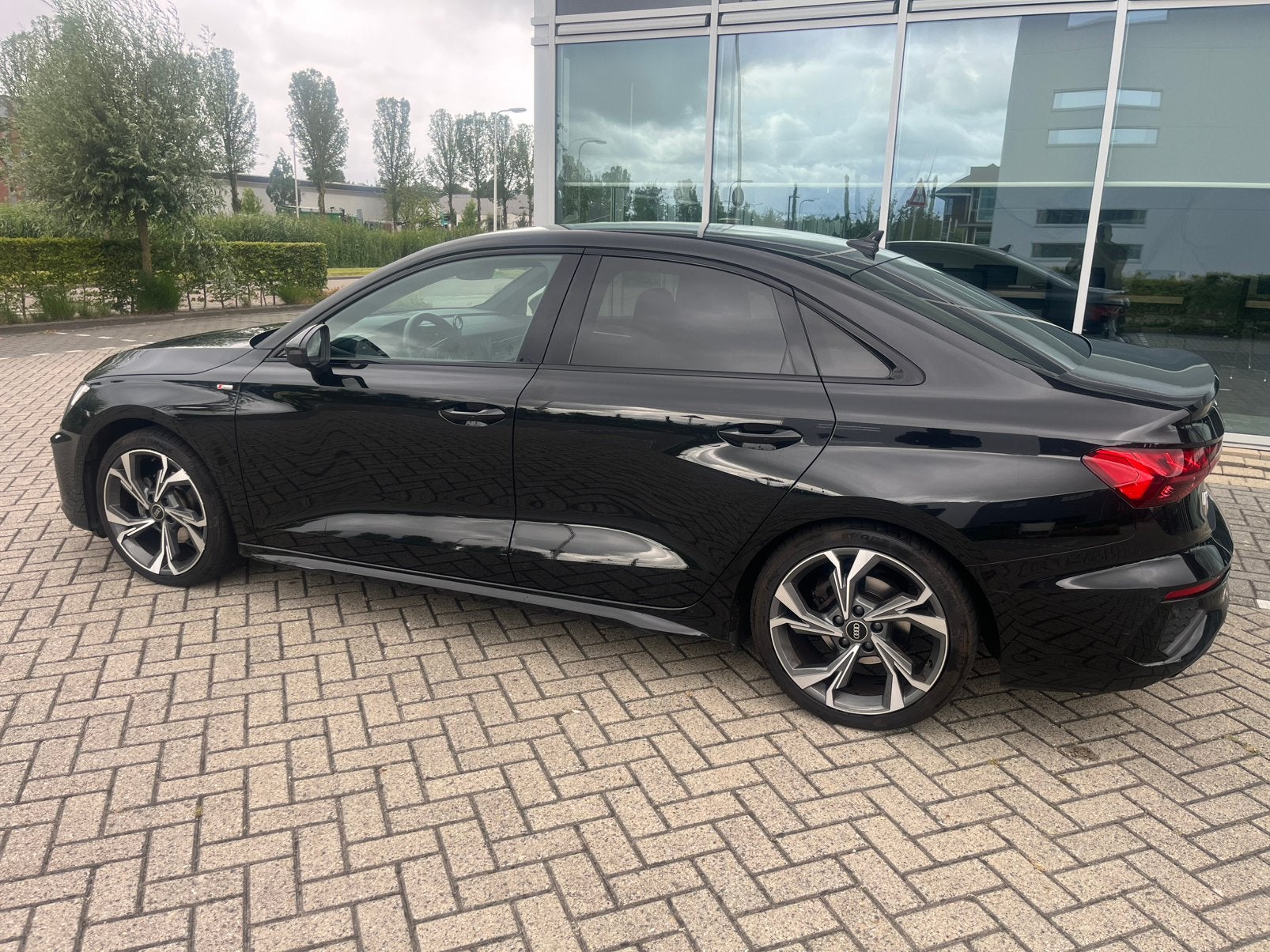Audi A3 30 Tfsi 110pk S Tronic 2023 Zwart, 680 kg, Leder en Stof, Origineel Nederlands, 19 km/l