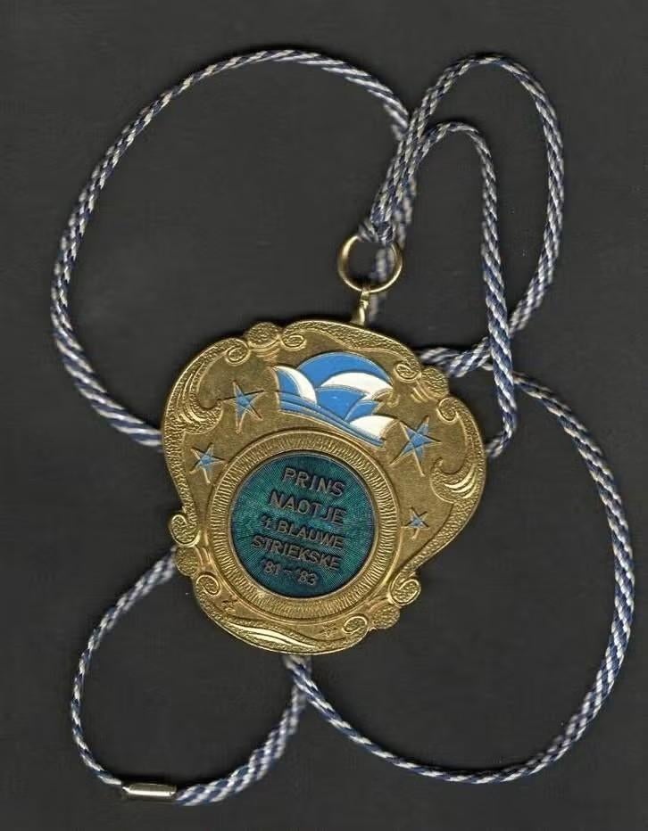 Medaille Valburg Carnaval 't Blauwe Striekske '81 - '83., Ophalen of Verzenden, Zo goed als nieuw