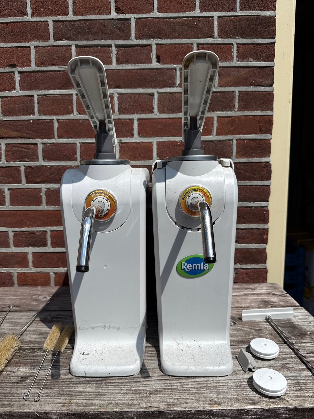Remia Sauspompen - Set van 2 met reinigingsborstels, Ophalen, Gebruikt