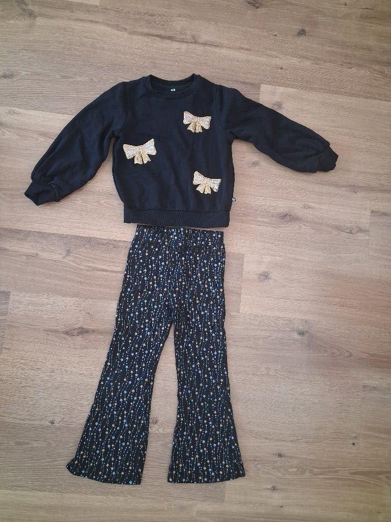 Leuke set: Zwarte trui 110/116  broek 110 met sterren, Ophalen, WE, Meisje, Zo goed als nieuw