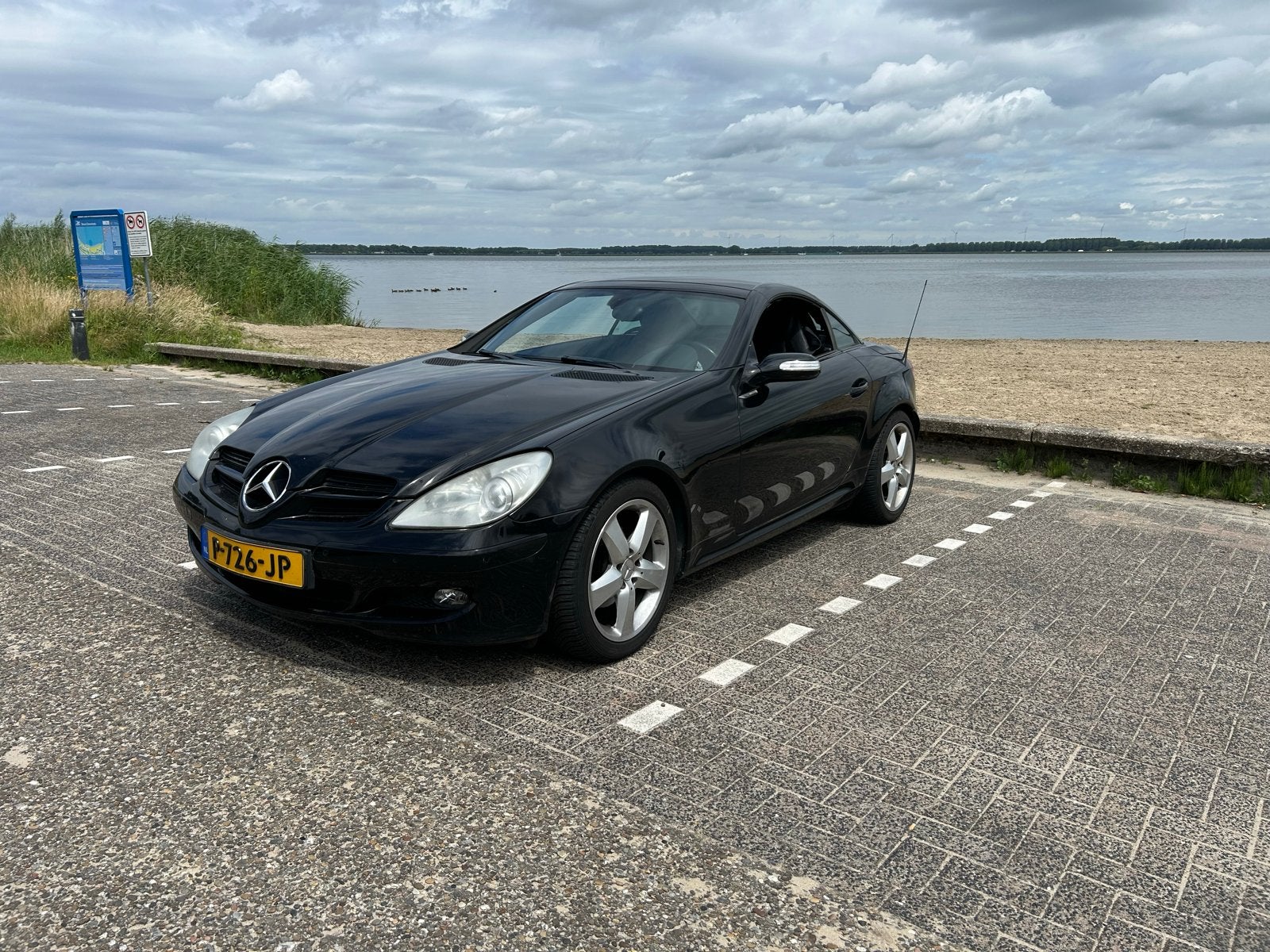 Mercedes SLK 200 lage km. APK juni 2027, Auto's, Achterwielaandrijving, Zwart, 4 cilinders, 1796 cc