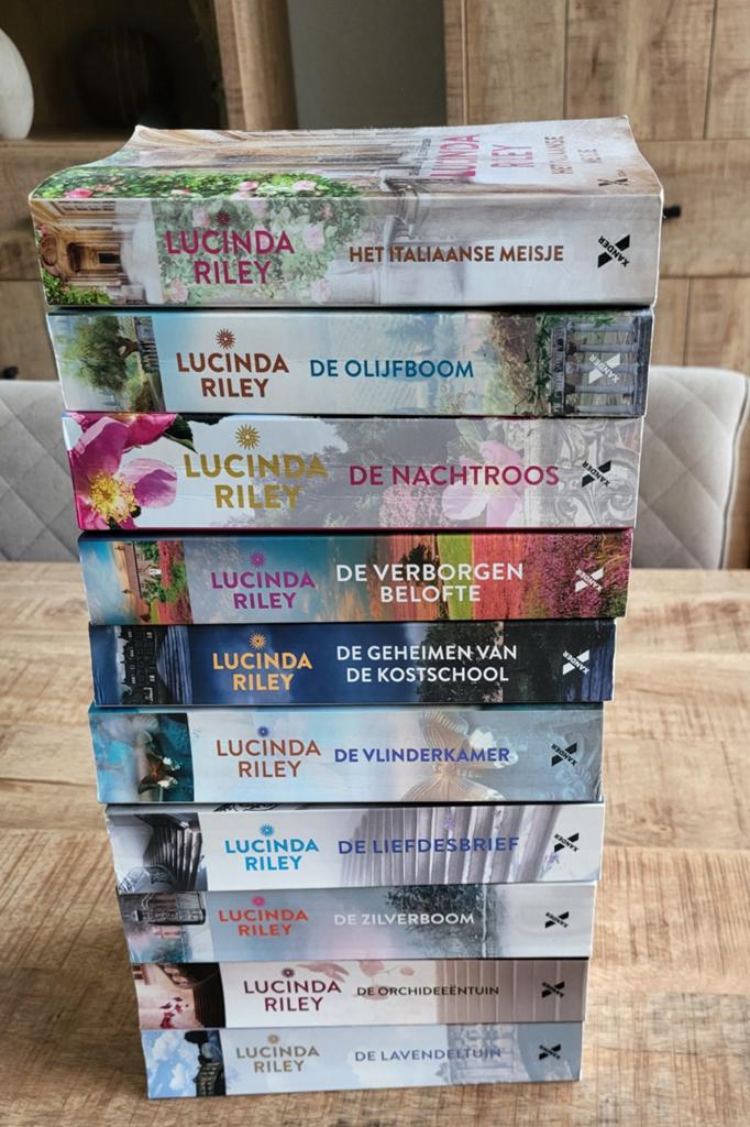 Grote collectie Lucinda Riley boeken - 10 stuks, Ophalen of Verzenden, Zo goed als nieuw, Lucinda Riley, Nederland