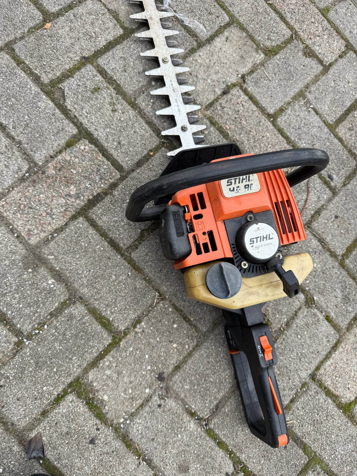 Stihl hs 80 carb moet schoon of afgesteld