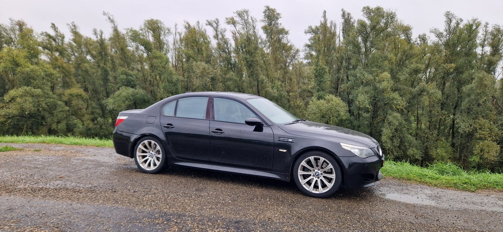 BMW M5 E60 V10 – LPG G3 – HUD – Logic7 – NL auto - NW. APK, Auto's, Automaat, 2000 kg, 508 pk, Zwart