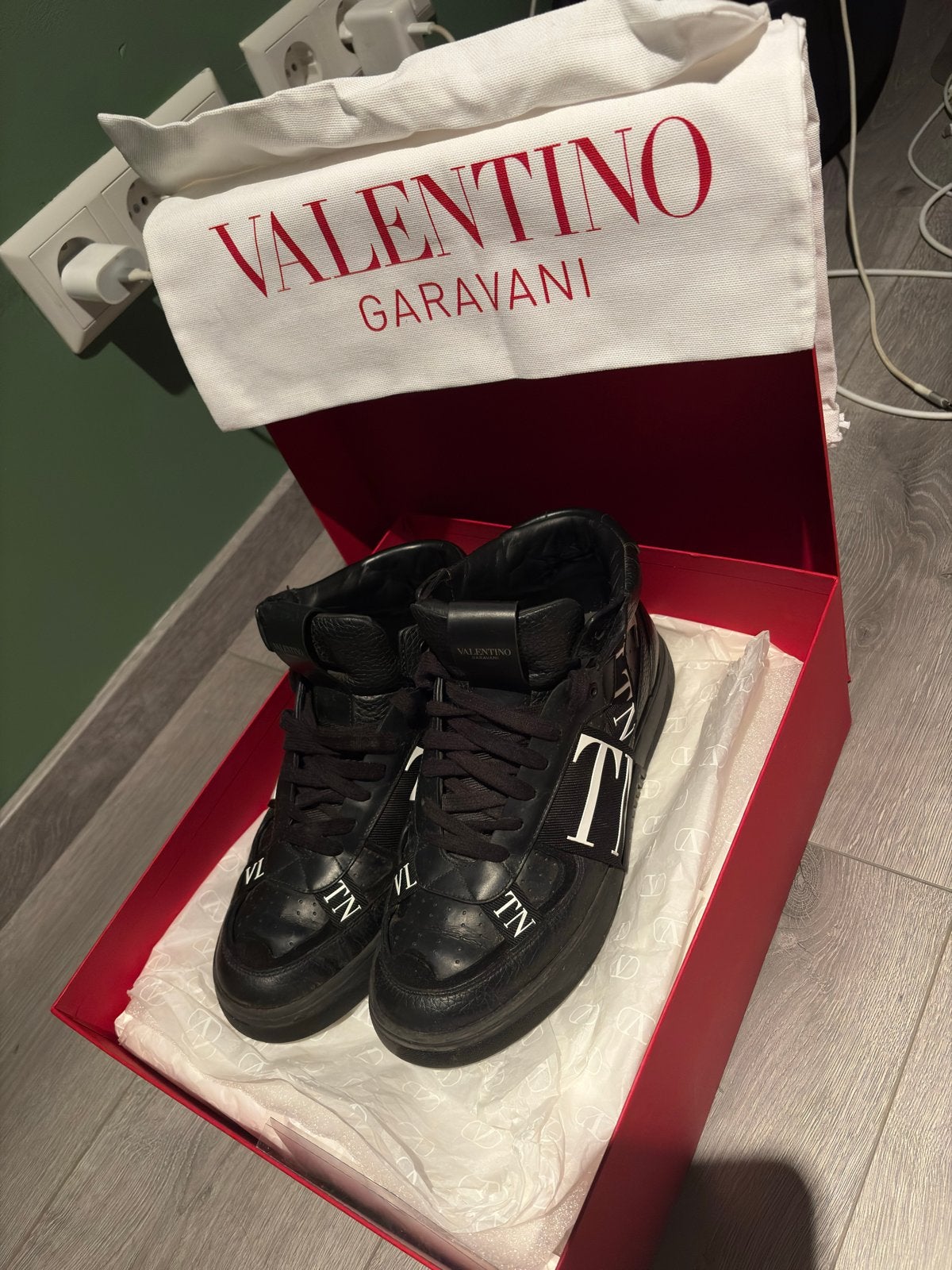 Valentino Garavani VL7N Sneakers Zwart Maat 40, Zwart, Ophalen of Verzenden, Sneakers of Gympen, Gedragen