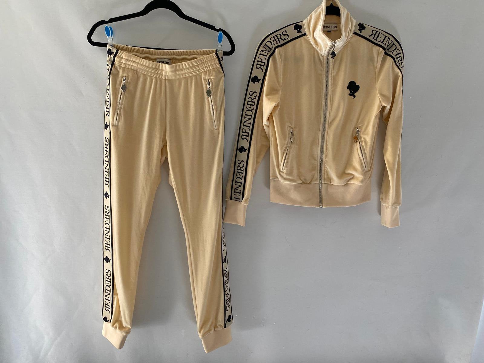 Reinders velvet huispak crème – vest XS / broek S, Ophalen of Verzenden, Zo goed als nieuw, Maat 34 (XS) of kleiner, Beige
