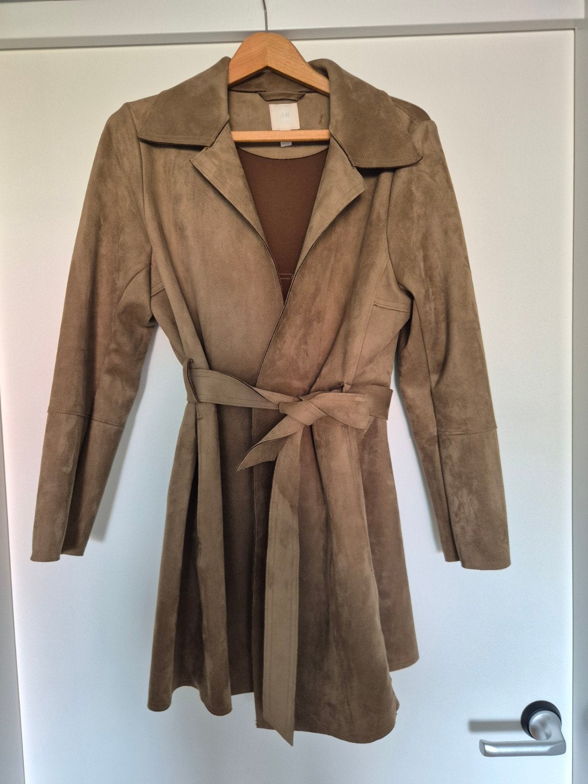 H&M Faux Suede Jas met Ceintuur - nieuw-Maat 44, Bruin, Maat 42/44 (L), Nieuw, Ophalen of Verzenden