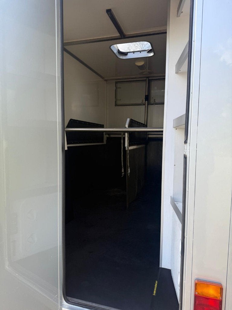 Foto 16 van Renault Master Roelofsen Paardenwagen Horsetruck LAGE KM