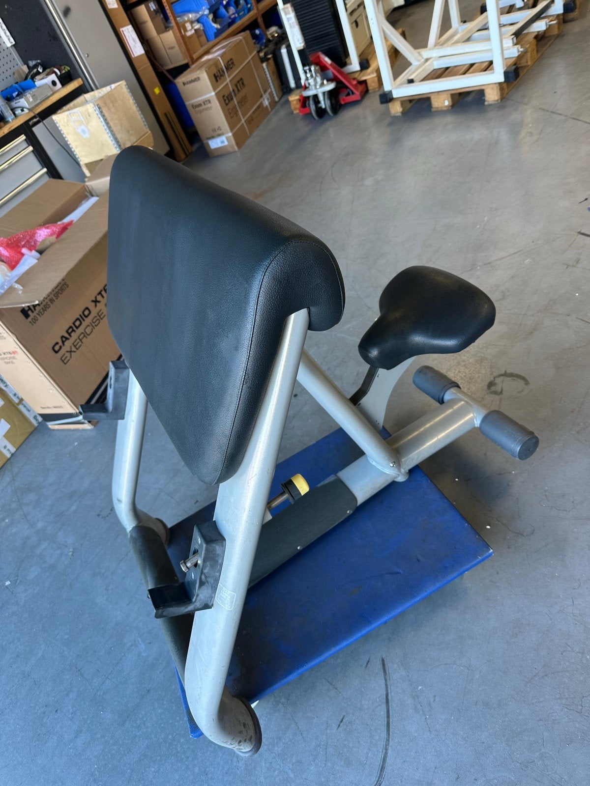 Technogym Curl Bench / Preacher Bench met nieuwe kussens, Ophalen of Verzenden, Zo goed als nieuw, Armen, Fitnessbank