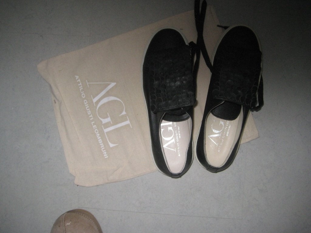AGL slip on, Zwart, Ophalen of Verzenden, Sneakers of Gympen, Zo goed als nieuw