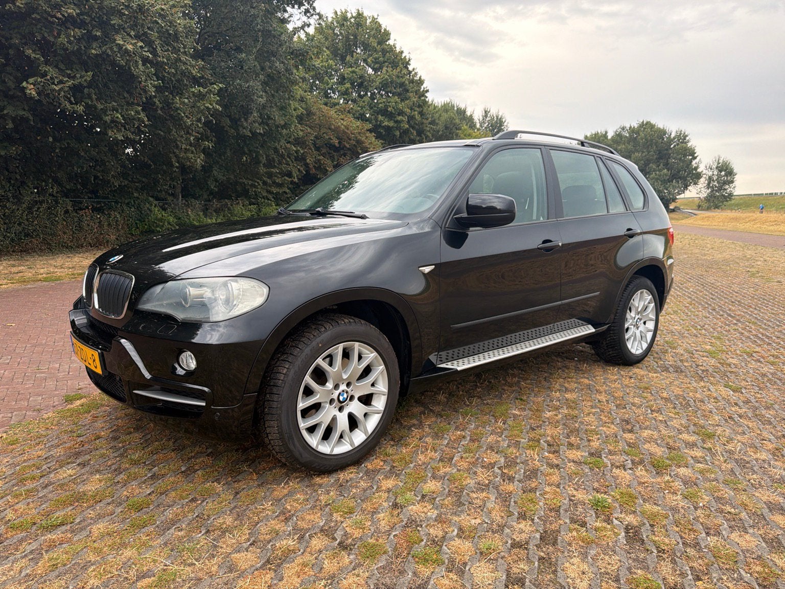 BMW X5 xDrive30d | Panoramadak | BTW-auto | APK 11-2026, 2993 cc, 255 €/maand, Zwart, Leder