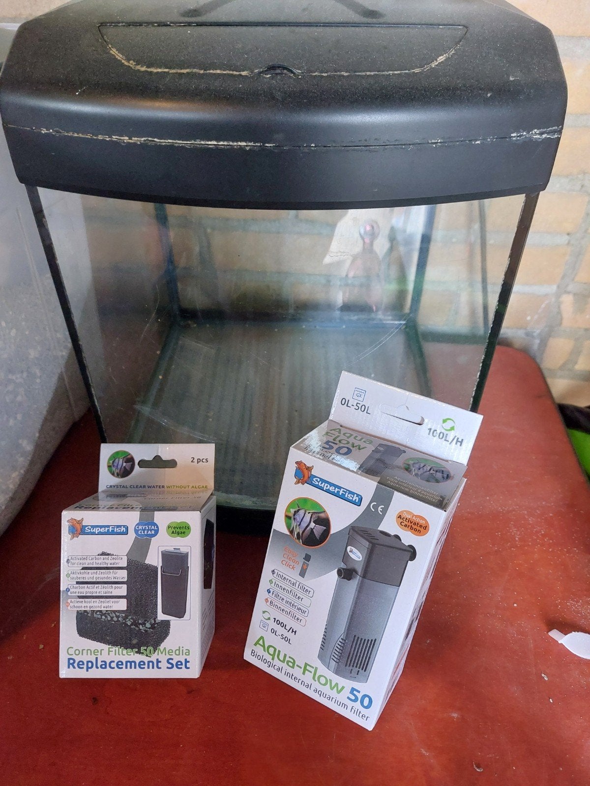 aquarium met  pomp, Dieren en Toebehoren, Ophalen, Zo goed als nieuw, Leeg aquarium