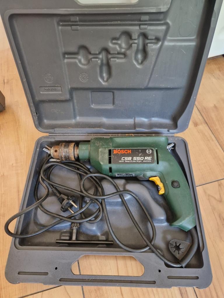 Bosch CSB 550 RE Boormachine met koffer, Doe-het-zelf en Verbouw, Boormachine, Gebruikt, Ophalen of Verzenden, Variabele snelheid