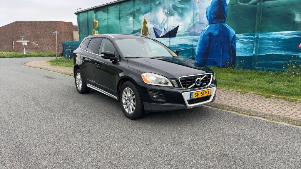 Volvo XC60 2.4 D5 AWD (bj 2010, automaat), Gebruikt, 197 €/maand, 2000 kg, Zwart