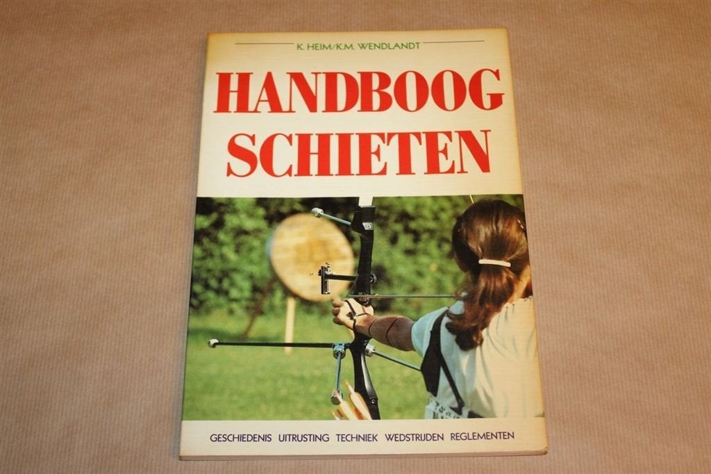 Boek - Handboogschieten, Sport en Fitness, Handboogschieten, Ophalen of Verzenden, Zo goed als nieuw