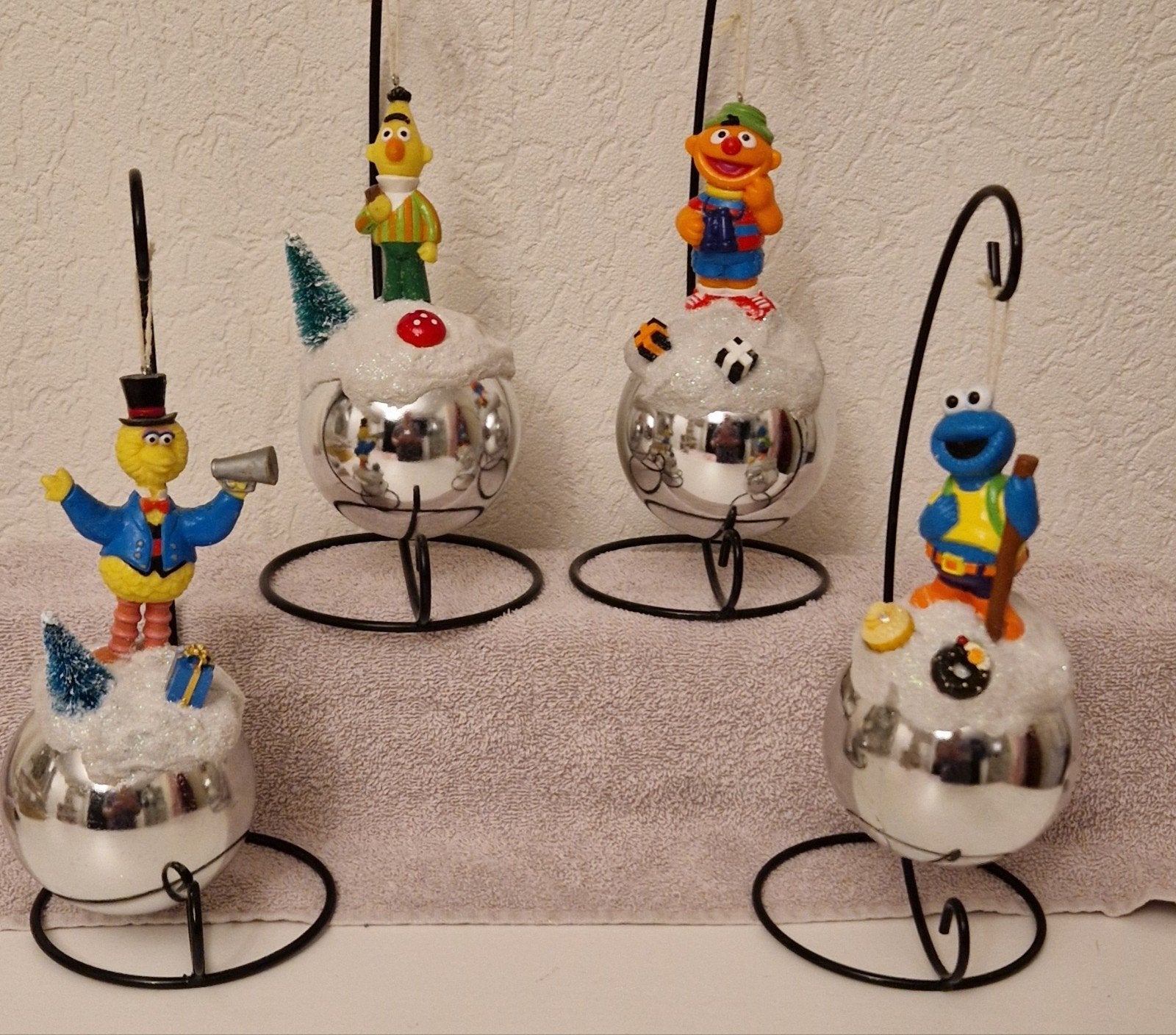 4x leuke kerstballen met Sesamstraat, Diversen, Kerst, Ophalen of Verzenden