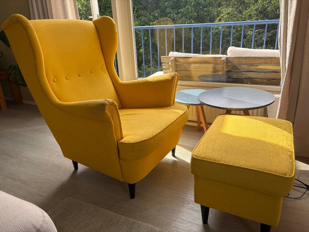 Fauteuil + voetenbank - Geel - Ikea - STRANDMON, Huis en Inrichting, Fauteuils, Ophalen, Gebruikt, 75 tot 100 cm, 75 tot 100 cm