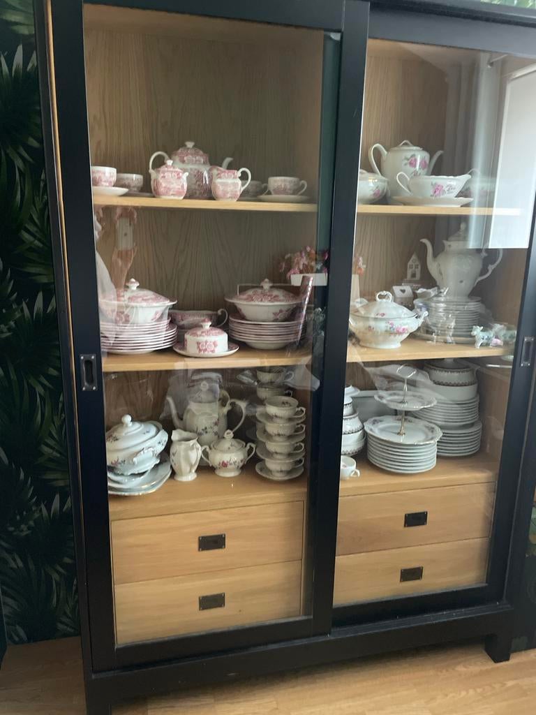 Kast/ vitrinekast /kredens// buffetkast/ servieskast, Ophalen, Zo goed als nieuw, 25 tot 50 cm