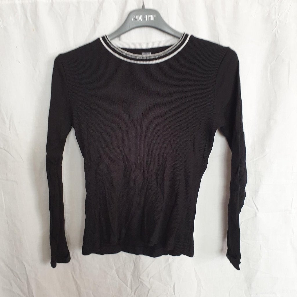 leuk zwart shirtje, zilver glitter kraag. mt 134/140, Meisje, ., Ophalen of Verzenden, Zo goed als nieuw