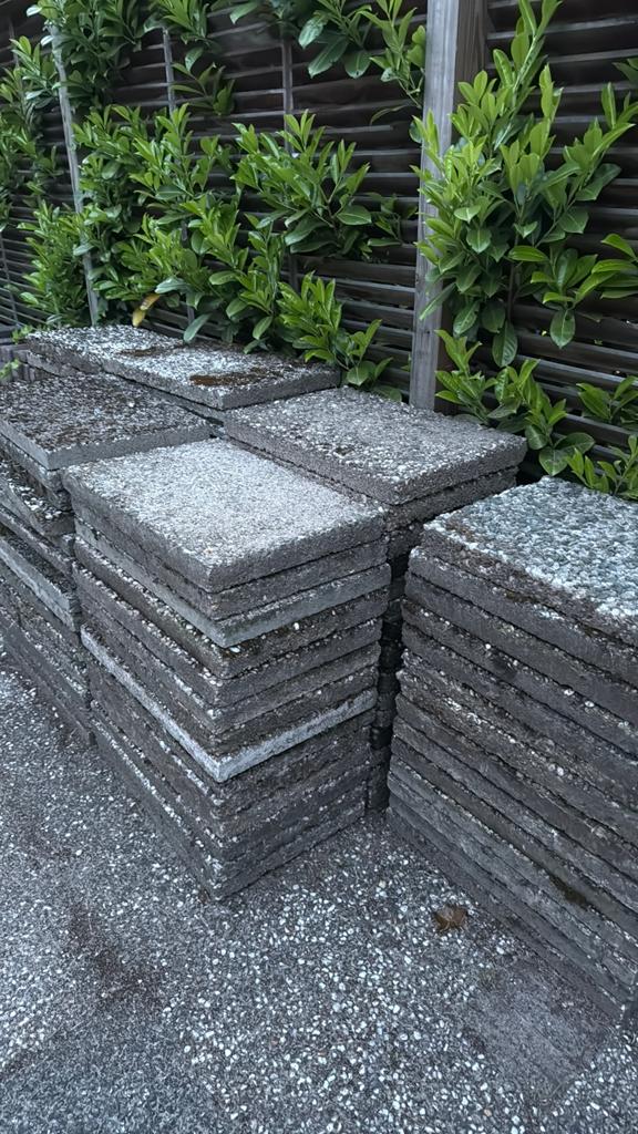 Gratis grindtegels (voor 29 mei op te halen/liever eerder), Tuin en Terras, Tegels en Klinkers, Ophalen, Overige materialen, Gebruikt