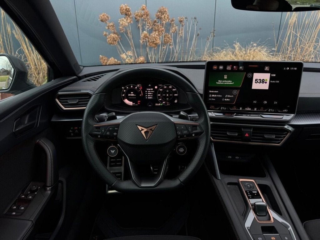 CUPRA Leon Sportstourer 1.5 TSI | Nieuw model | VZ stuur |, Auto's, Cupra, Zwart, 4 cilinders, Leon, Leder en Stof
