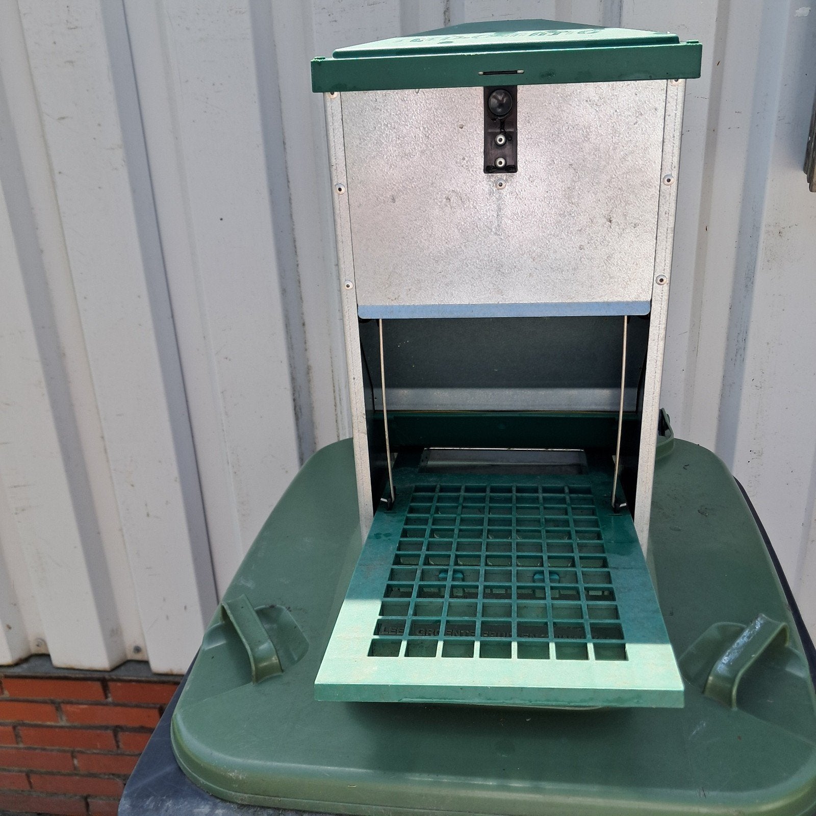 Voerbak voor kippen  automatisch, Dieren en Toebehoren, Ophalen, Zo goed als nieuw
