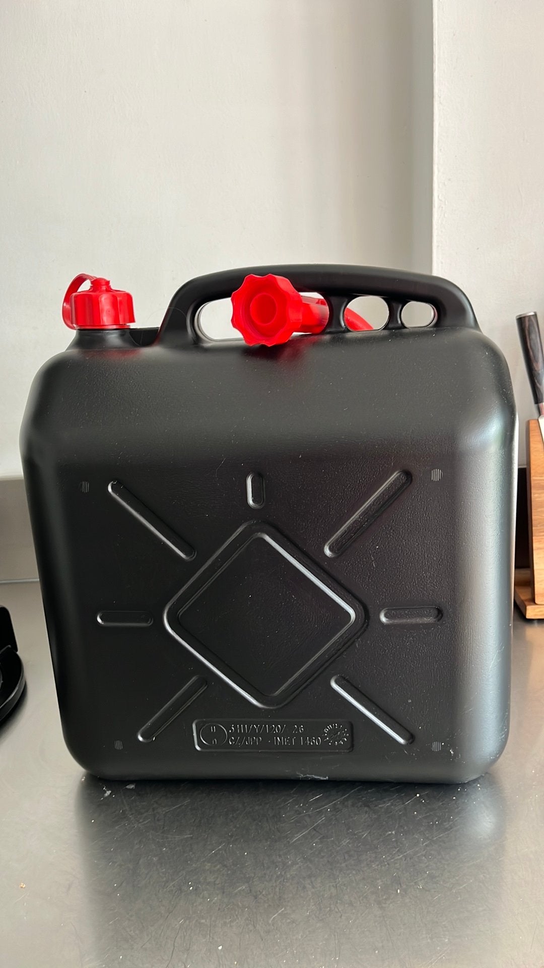 Jerrycan 20 liter, Ophalen