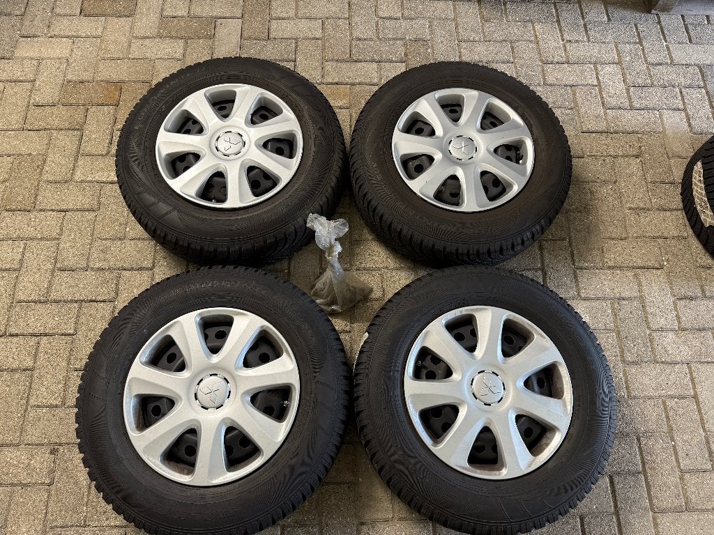 Winterbanden Mitsubishi ASX 215-70-16 6 tot 7 mm!!, Ophalen, 16 inch, Winterbanden, Band(en)