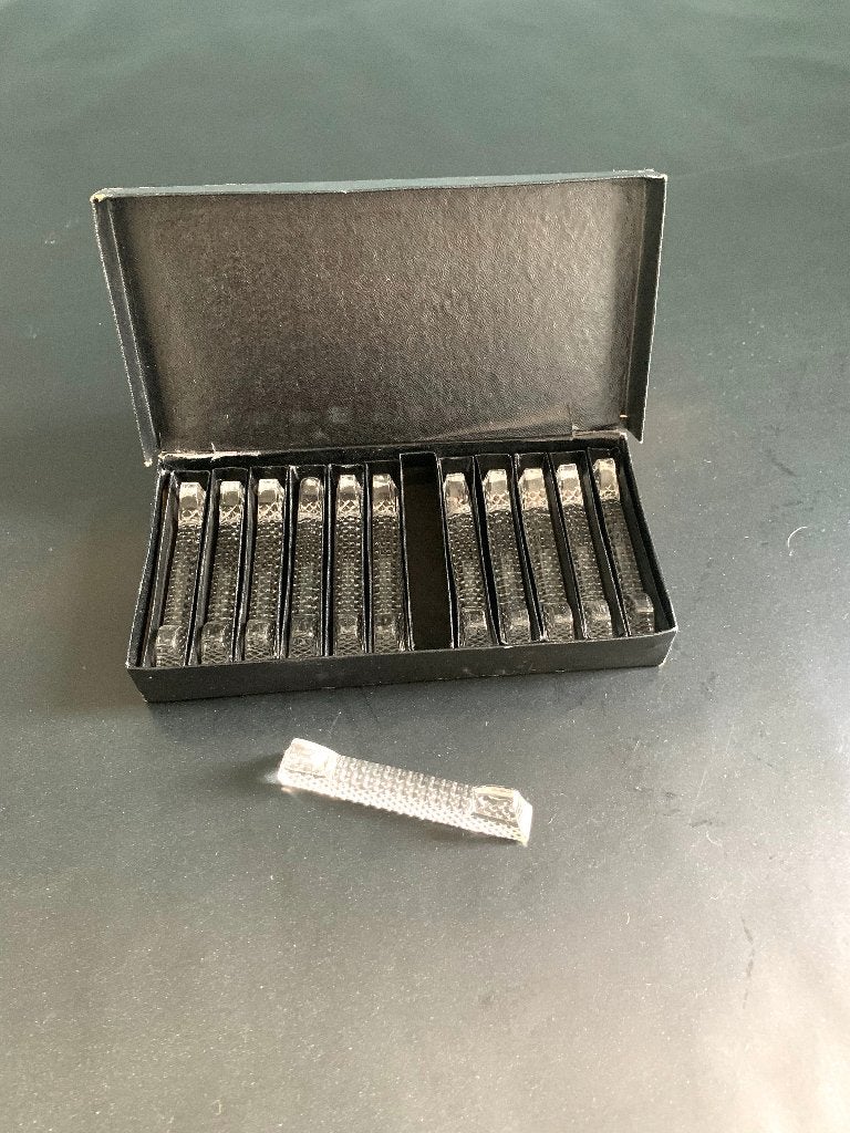 12 messenleggers/besteksteuntjes in originele cassette, Antiek en Kunst, Ophalen of Verzenden