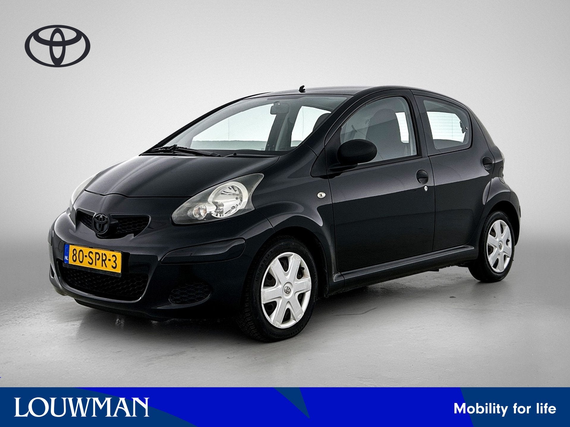 Toyota Aygo 1.0-12V Now | Eelektrische ramen | Airco |, Voorwielaandrijving, Stof, Gebruikt, Zwart