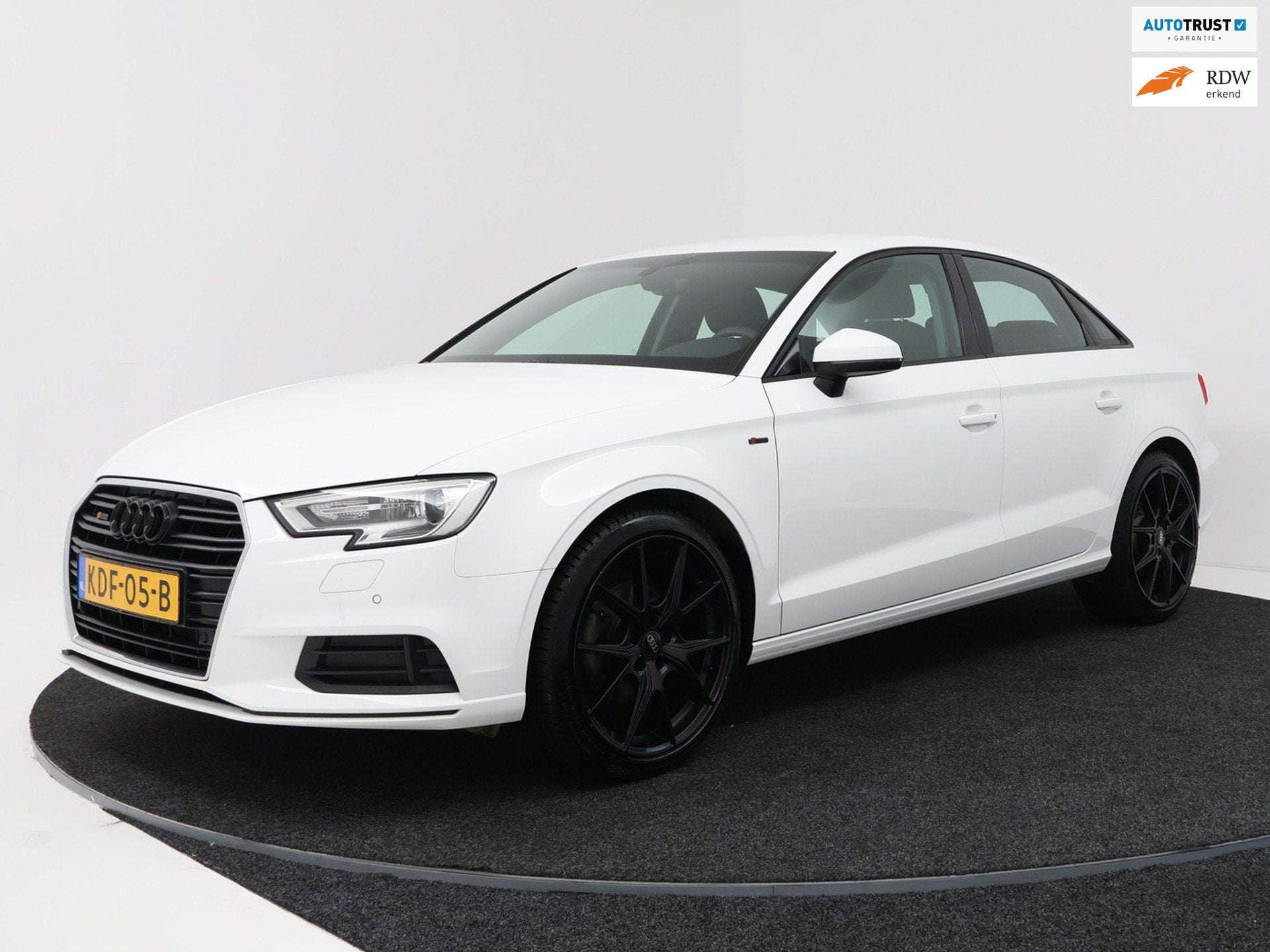 Audi A3 LIMOUSINE 30 TFSI S-Line, Auto's, Audi, Stof, Gebruikt, Navigatiesysteem, 116 pk