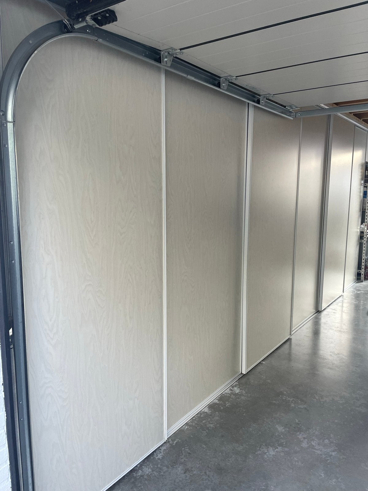 Grote Schuifwand - Hout/Metaal -, Doe-het-zelf en Verbouw, Ophalen, Garagedeur, Zo goed als nieuw, Schuifdeur